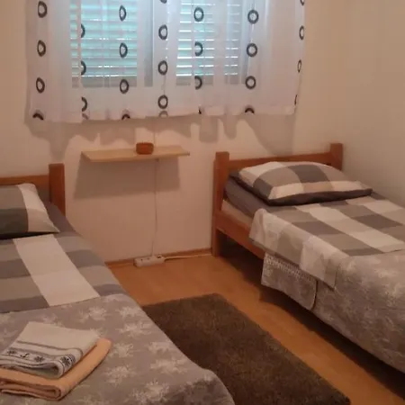 Cuska Apartment *